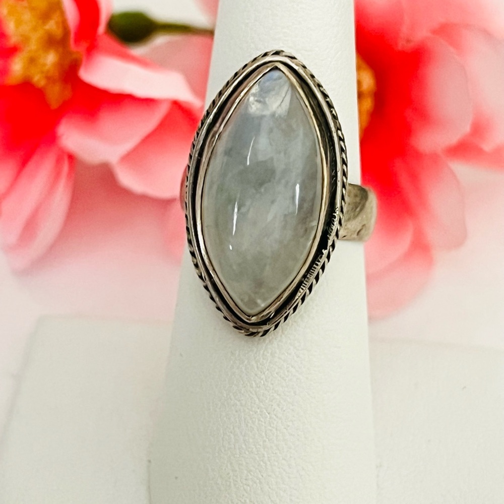 Vintage Silver & Moon stone Ring size 6.5